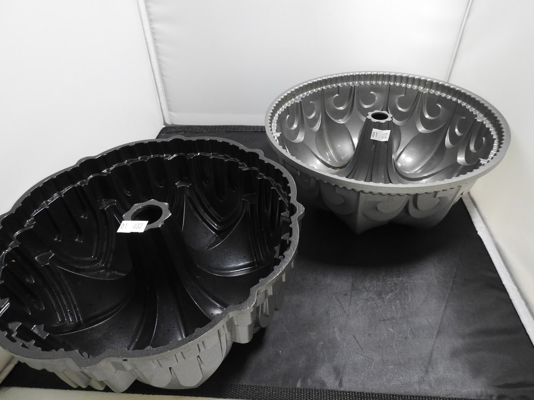 Nordic Ware Cake Mold Pans, Set of 2 (1 of 6)