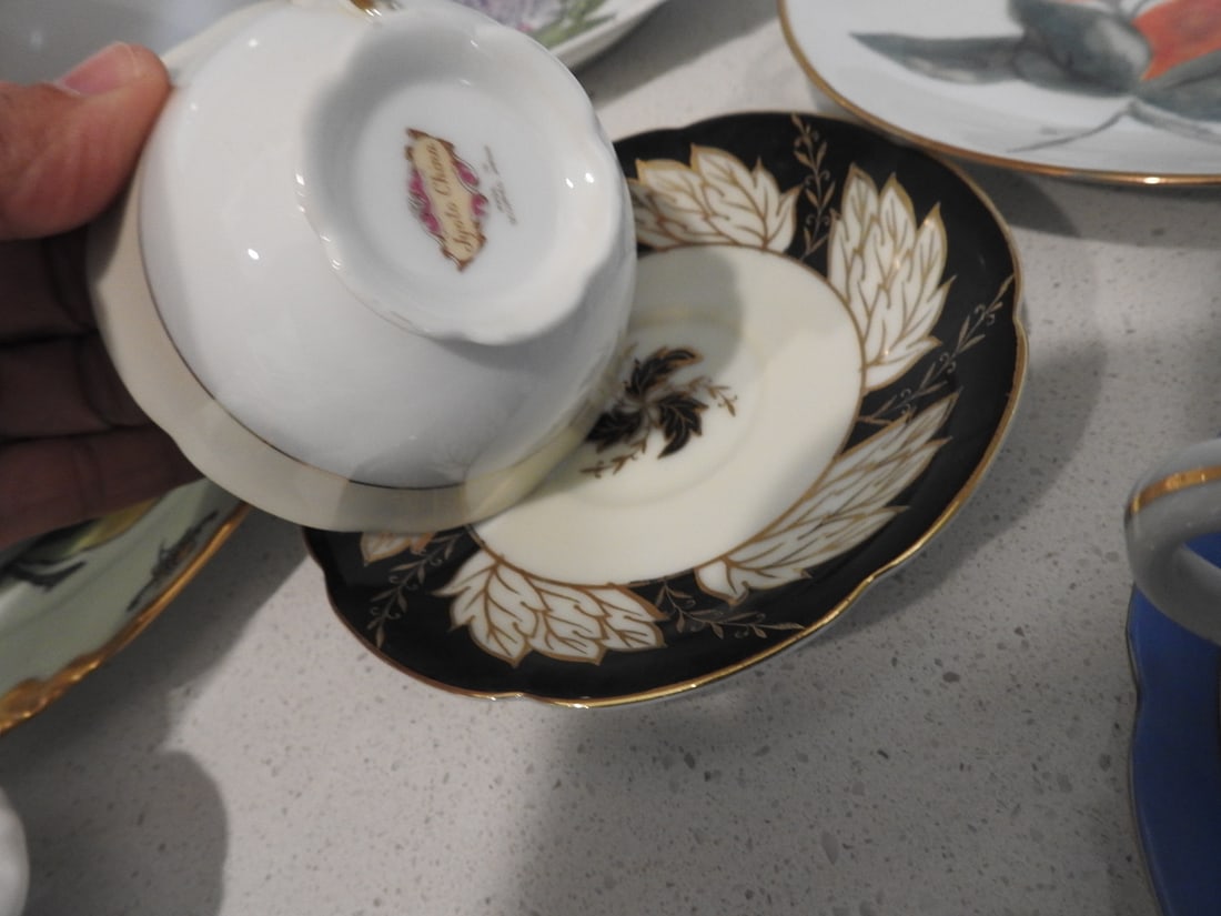 Large Mixed Porcelain and China Lot, 50 Pieces - 11