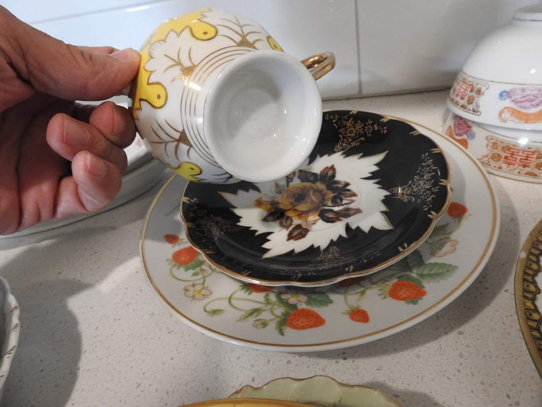 Large Mixed Porcelain and China Lot, 50 Pieces - 13
