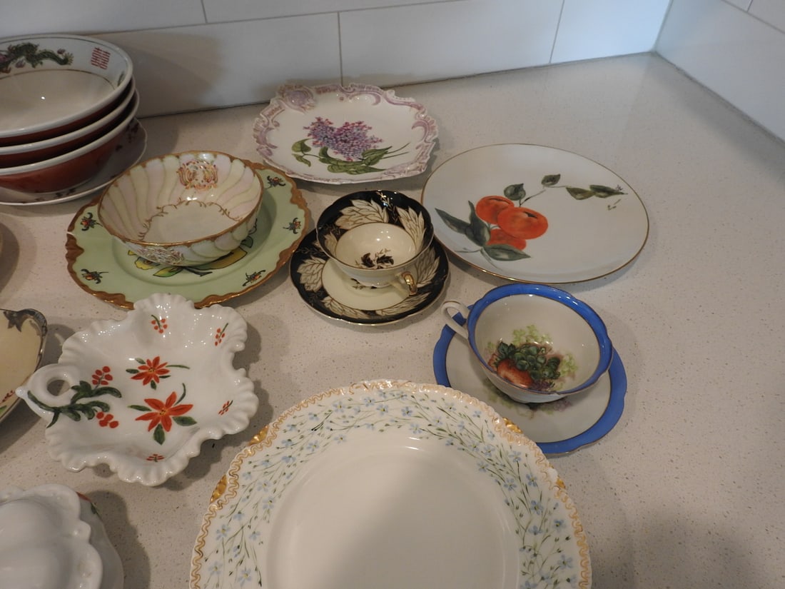 Large Mixed Porcelain and China Lot, 50 Pieces - 5