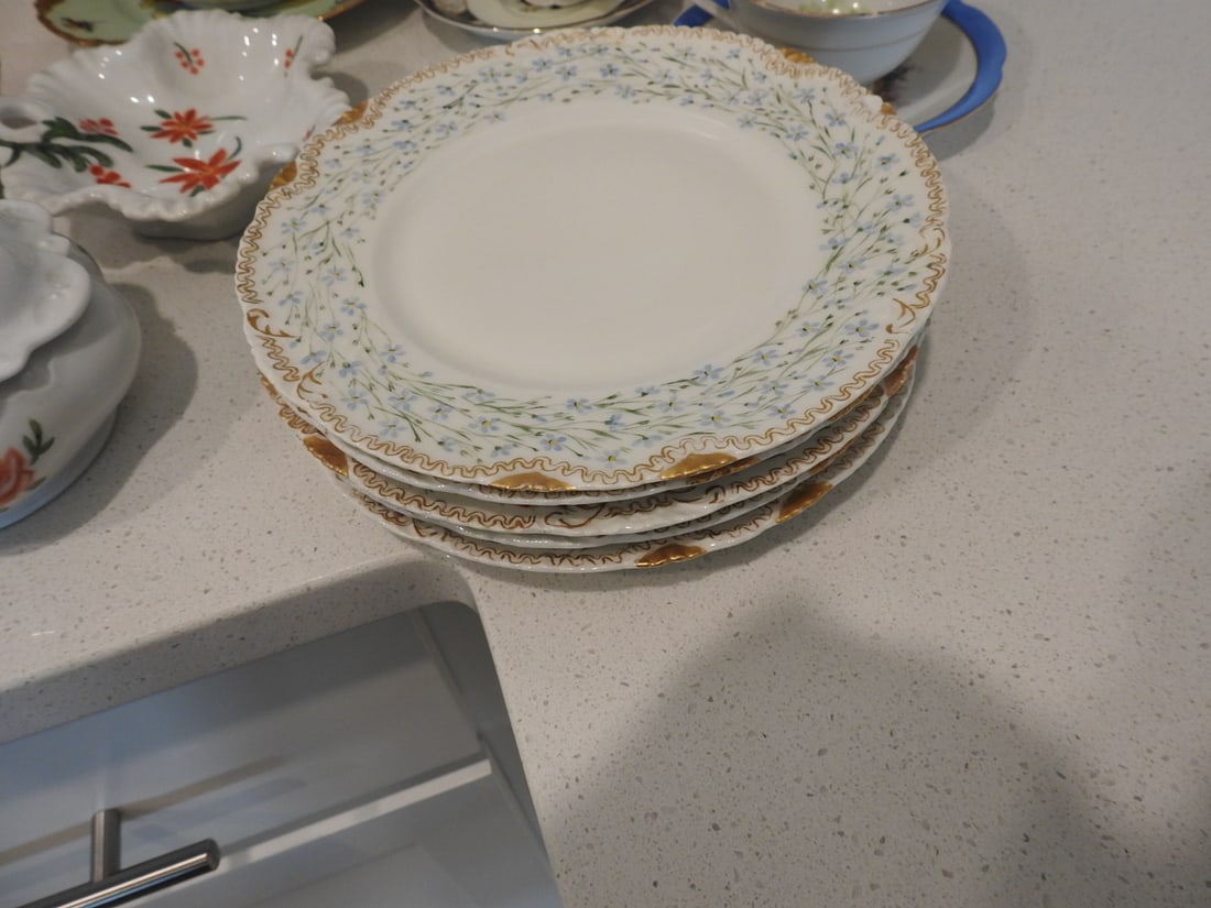 Large Mixed Porcelain and China Lot, 50 Pieces - 6