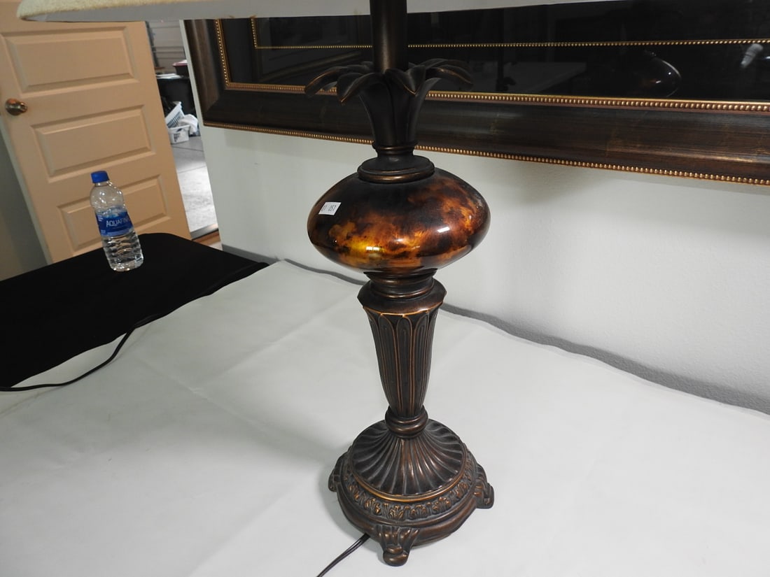 Classical Roman Style Table Lamp - 2