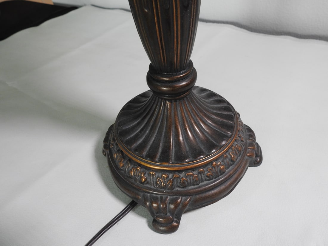 Classical Roman Style Table Lamp - 3