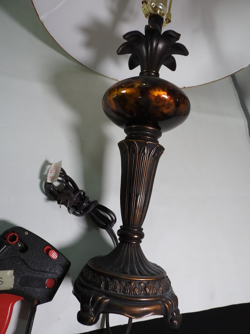 Classical Roman Style Table Lamp - 5