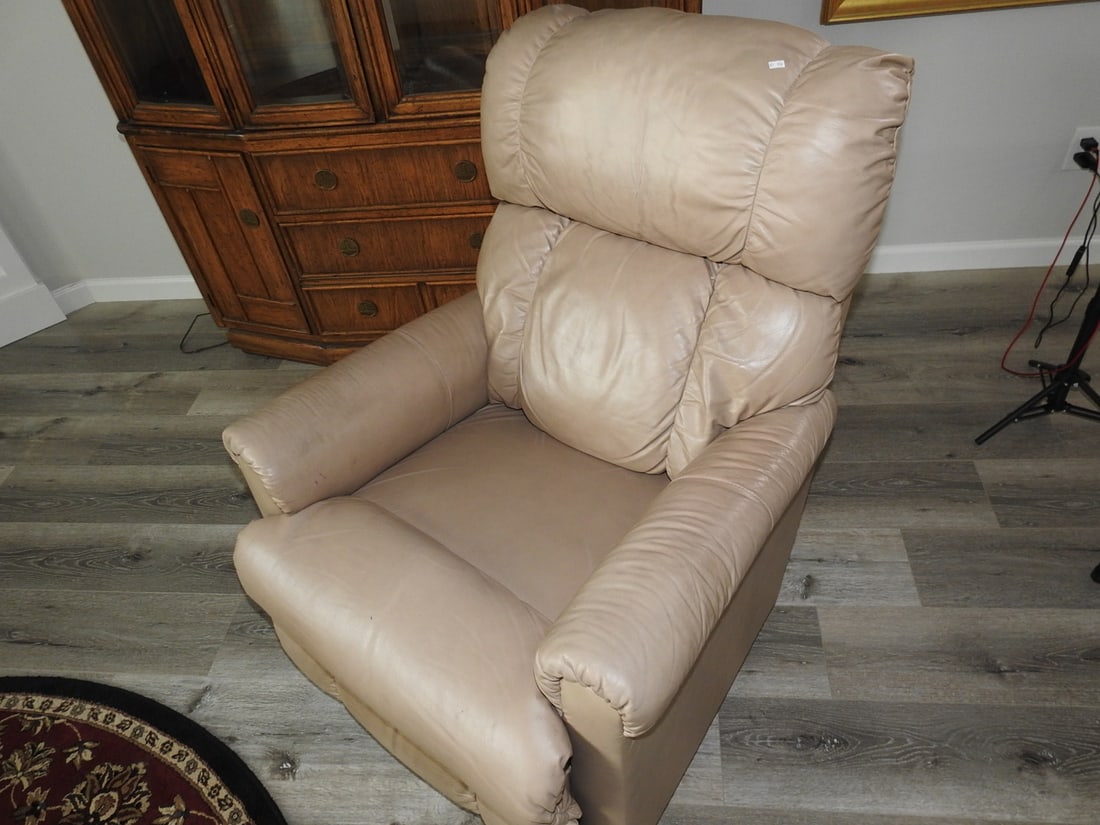 La-Z-Boy Upholstered Armchair (1 of 6)