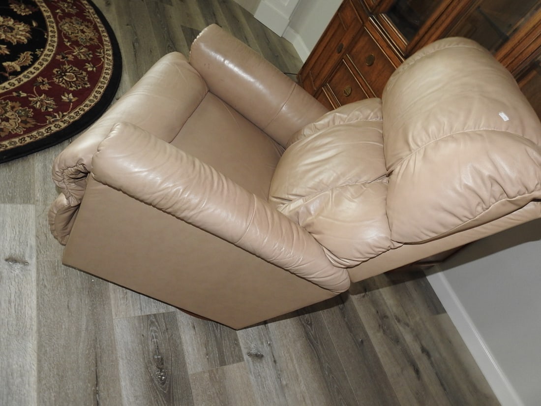 La-Z-Boy Upholstered Armchair - 2