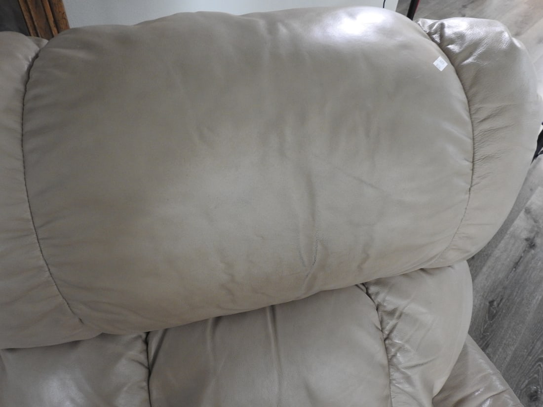 La-Z-Boy Upholstered Armchair - 6