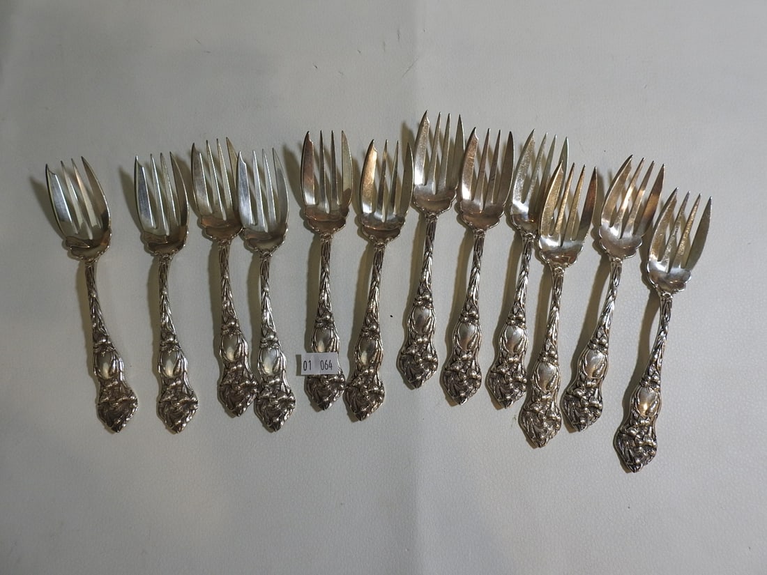 12-Piece International Silver Frontenac Sterling Fork Set: 12-piece sterling silver flatware set in the Frontenac pattern by International Silver. total weight at 390.30 grams / 13.76 troy oz. Approx. 2 x 7 x 2.5 in.