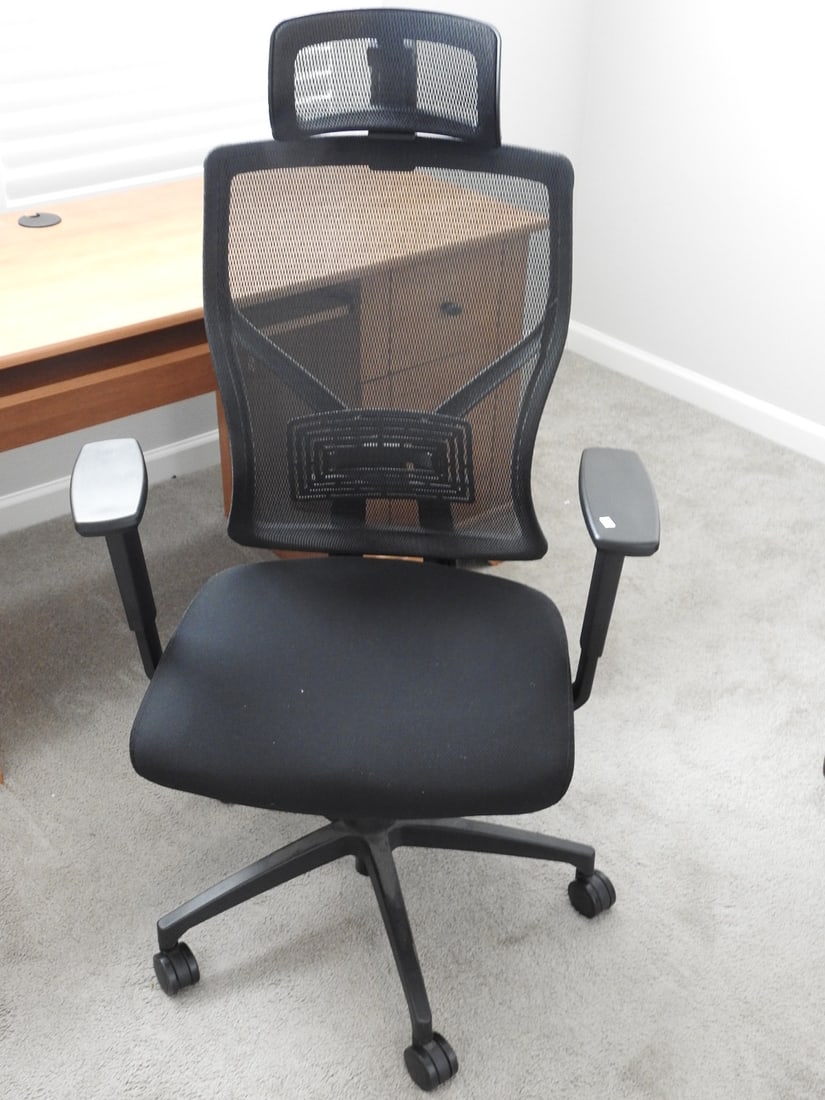 Ergonomic Office Chair: Ergonomic office chair with adjustable desk-chair form. Approx. 46 x 27 x 21.5 in.