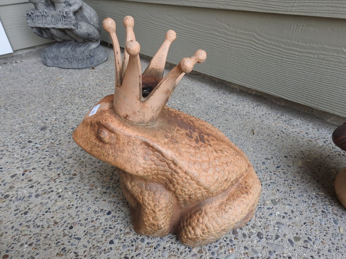 King Toad with Toadstools Garden Decor - 6
