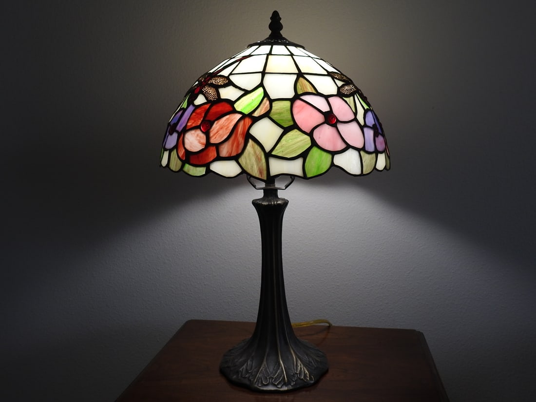 Vintage Tiffany Style Stained Glass Table Lamp: Vintage Tiffany style stained glass table lamp with decorative shade. Approx. 19.5 x 12.5 x 12.5 in.