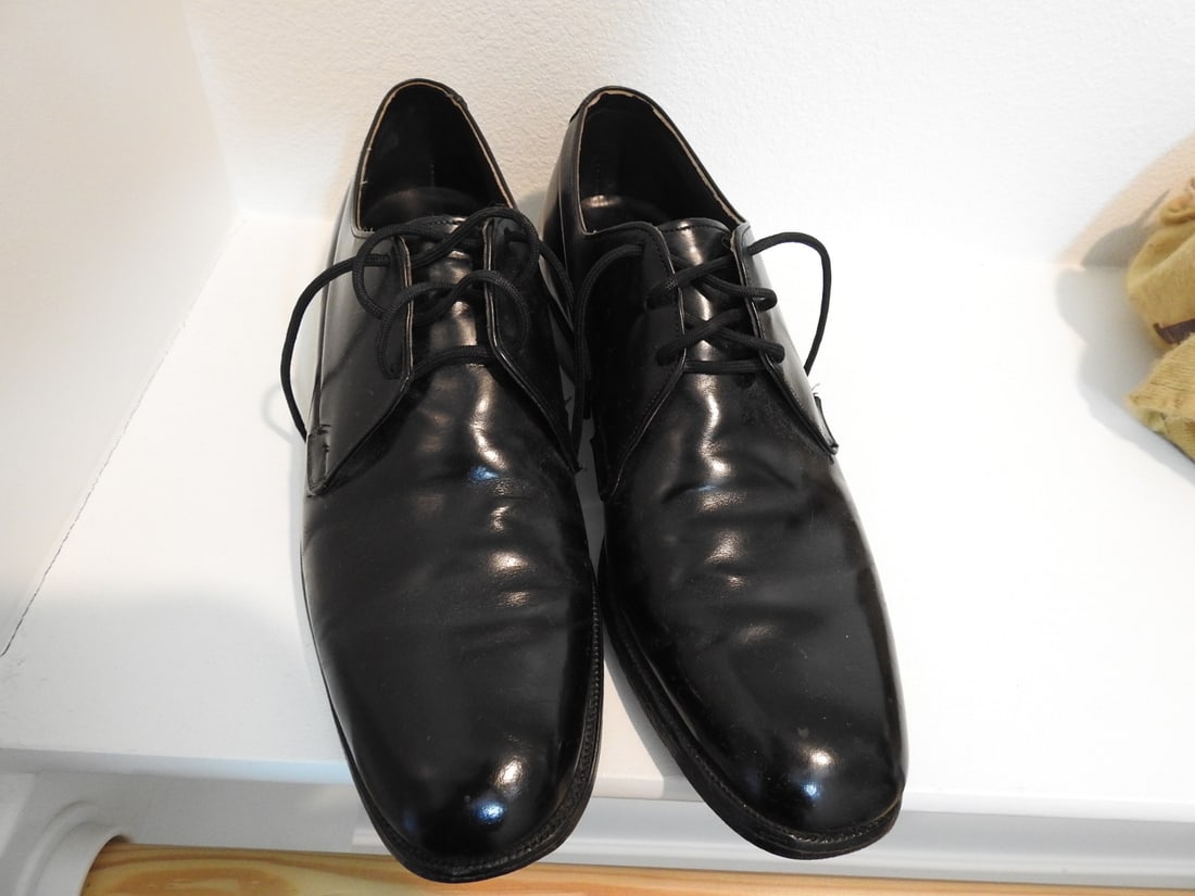 Johnston & Murphy Men's Cowhide Shoes with Dustbag, Size 8.5 - 3
