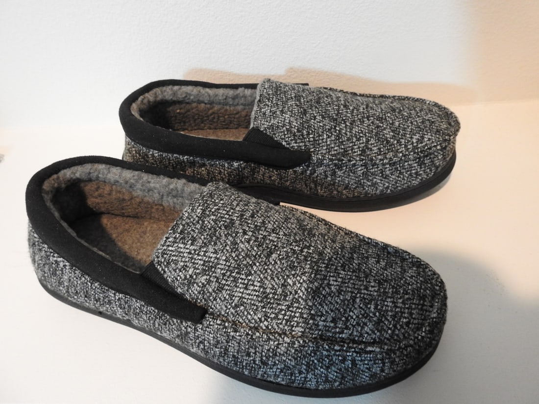 RockDove House Shoes, Size 9 US - 4