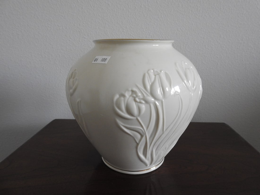 Lenox Fine Porcelain Vase: Lenox fine porcelain vase with decorative form. Approx. 7.5 x 8 x 8 in.