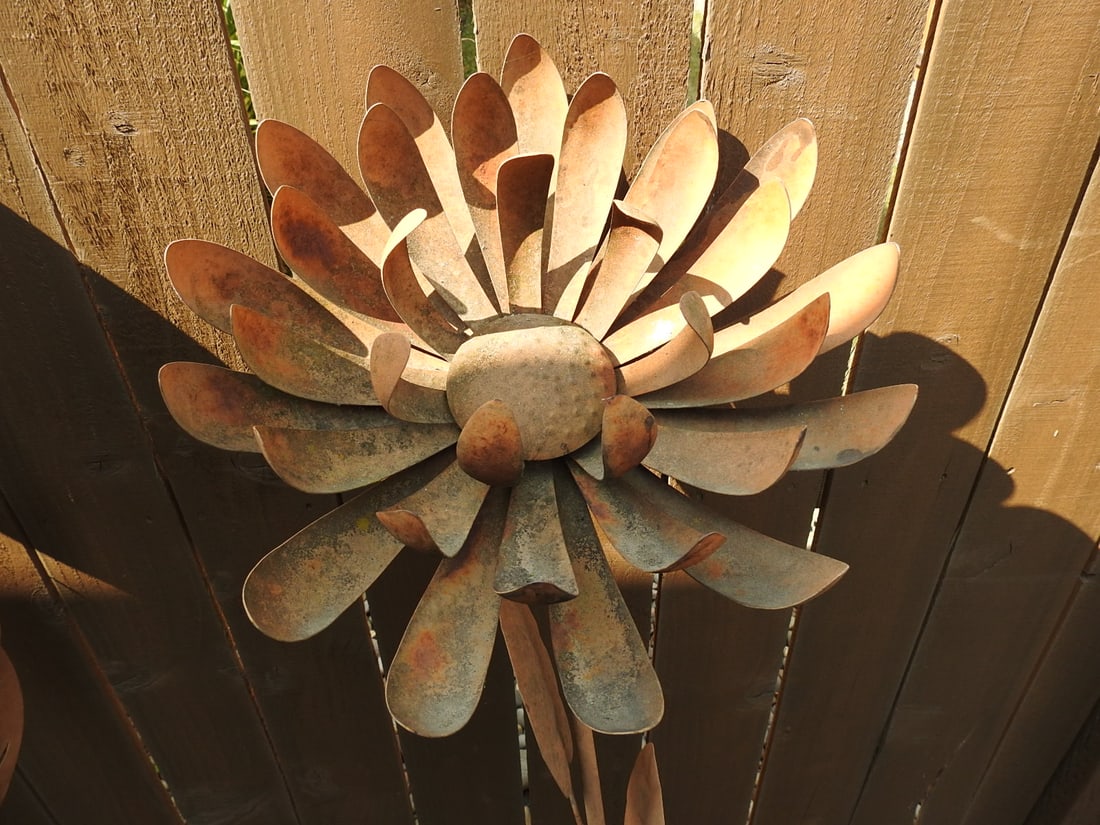 Large Metal Garden Flower Stake Sculpture: Large decorative metal garden flower stake sculpture with layered daisy-style petals, round center, and weathered painted finish. Approx. 33.5 x 16 x 16 in.
