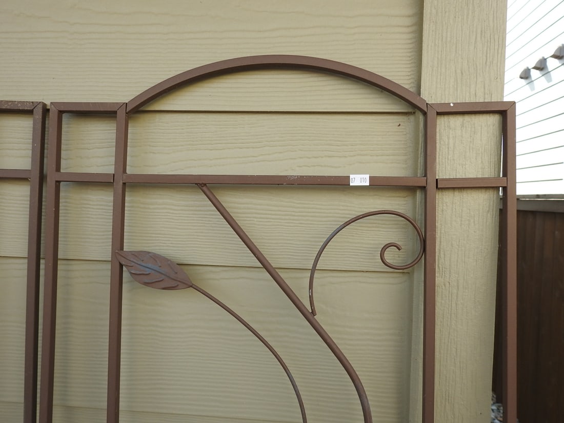 Set of Two Large Metal Garden Trellises - 2