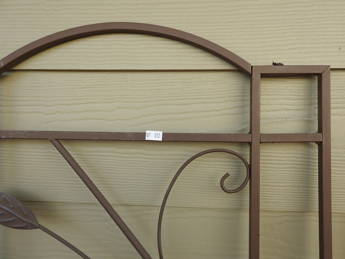 Large Metal Garden Trellis with Scroll and Leaf Detail - 3