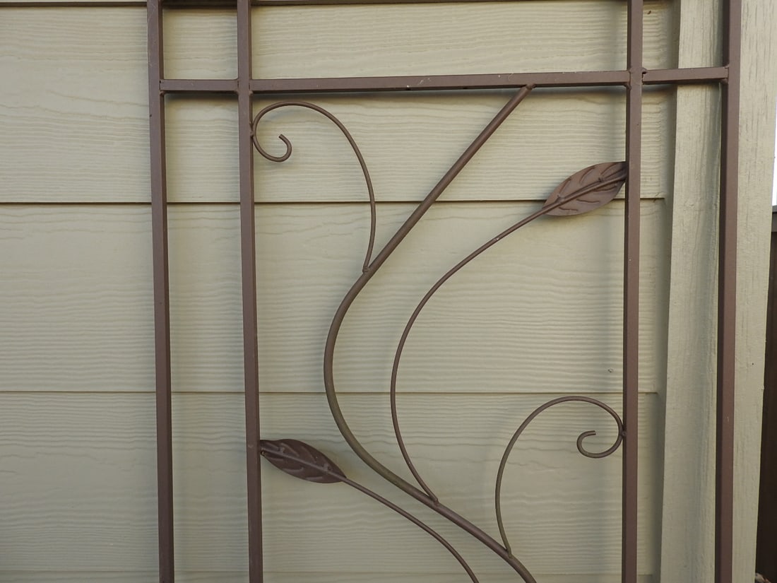 Large Metal Garden Trellis with Scroll and Leaf Detail - 4