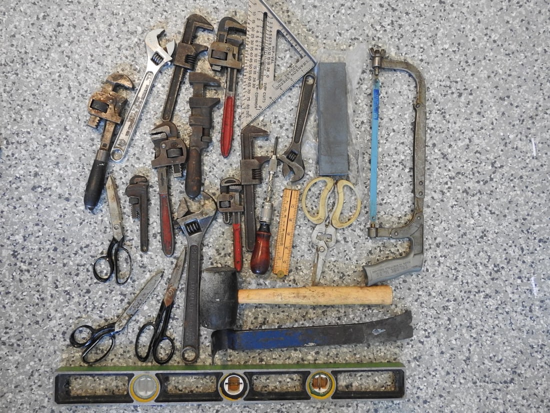 Vintage Lot of Assorted Hand Tools: Vintage lot of assorted hand tools and related workshop tools, measured as packed. Approx. 5 x 24.5 x 10 in.