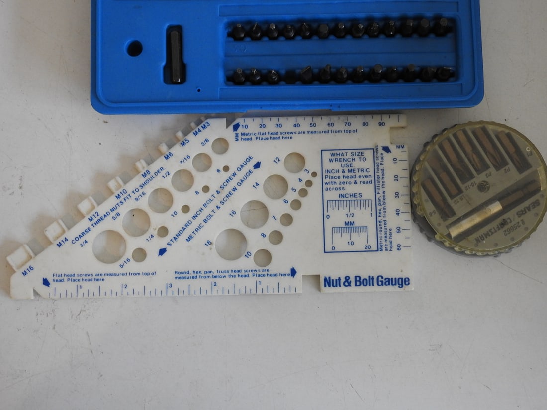Drill Bits, Nut and Bolt Gauge and Screwdriver Set - 2