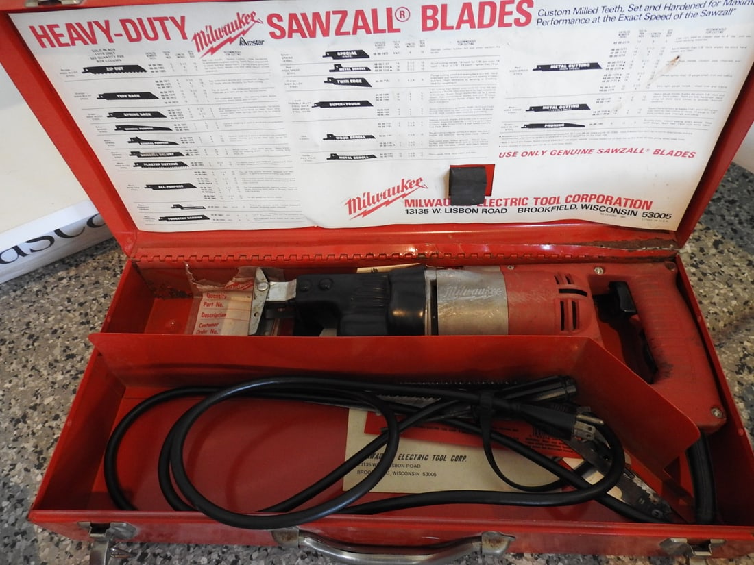 Milwaukee Heavy-Duty Sawzall Reciprocating Saw - 2