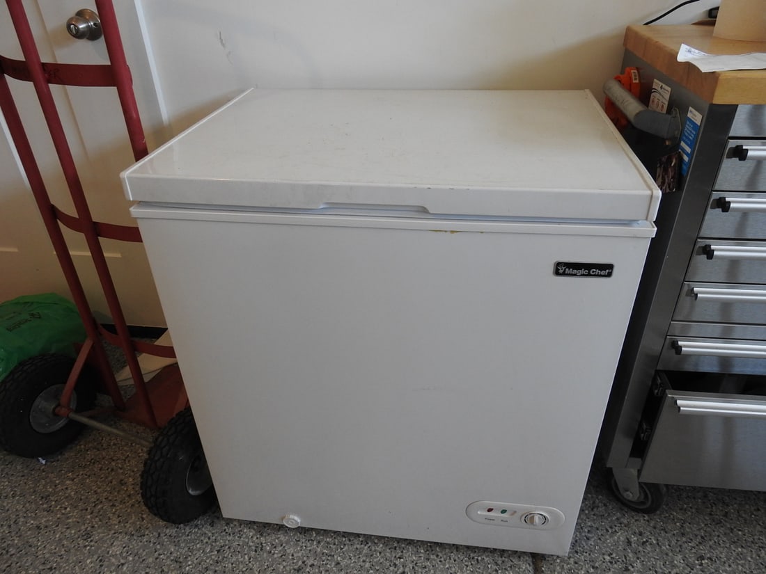 Magic Chef Small Chest Freezer (1 of 4)