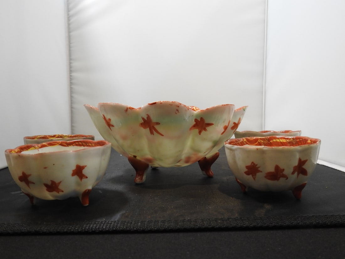 Vintage Japanese Hand-Painted Porcelain Bowl Set: Vintage Japanese hand-painted porcelain bowl set with scenic figure decoration and scalloped forms, measured as packed. Approx. 6 x 7.5 x 8 in.