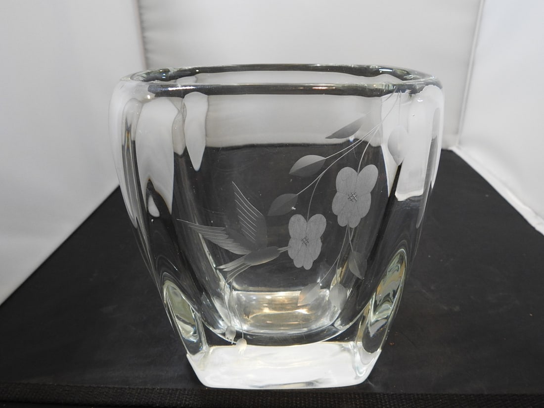 Fine Etched Lead Crystal Vase (1 of 3)