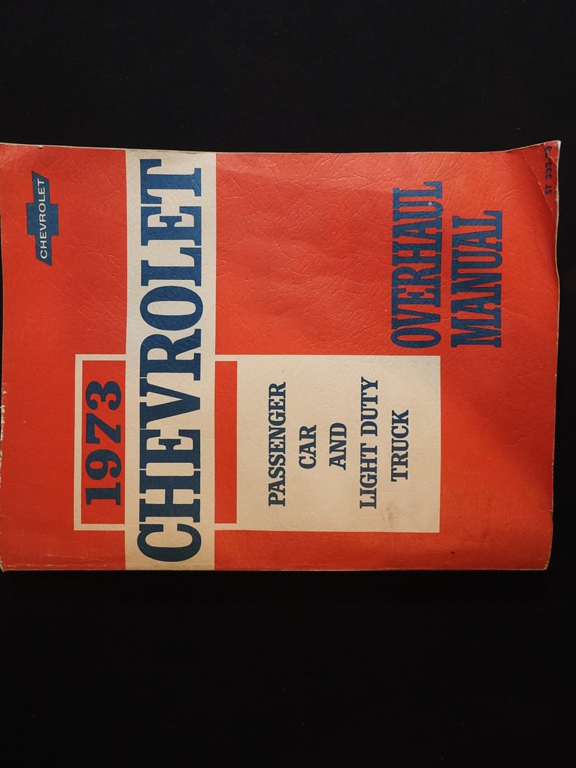 Vintage 1973 Chevrolet Overhaul Manual: Vintage 1973 Chevrolet passenger car and light duty truck overhaul manual, measured as packed. Approx. 1 x 11 x 8.75 in.