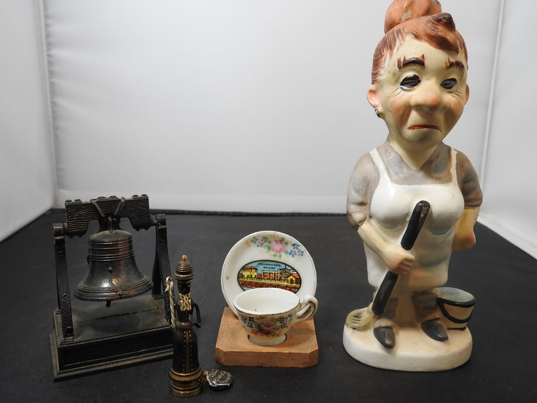 Vintage Bric-a-Brac Home Decor Lot: Vintage bric-a-brac home decor lot including decorative figures, souvenir pieces, and home accent items, measured as packed. Approx. 7 x 6 x 5 in.