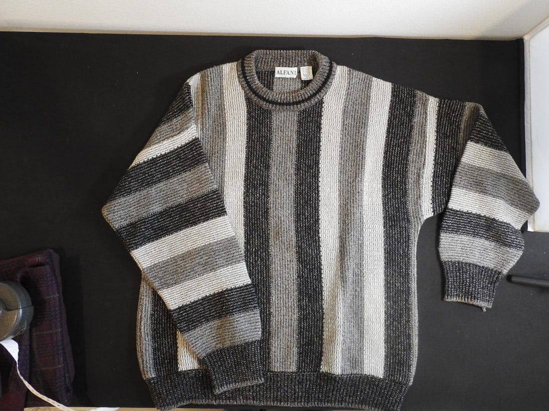 Alfani Mens Wool Sweater: Fine Alfani mens sweater, 50 percent wool, size medium, measured as packed. Approx. 4 x 10 x 12 in.