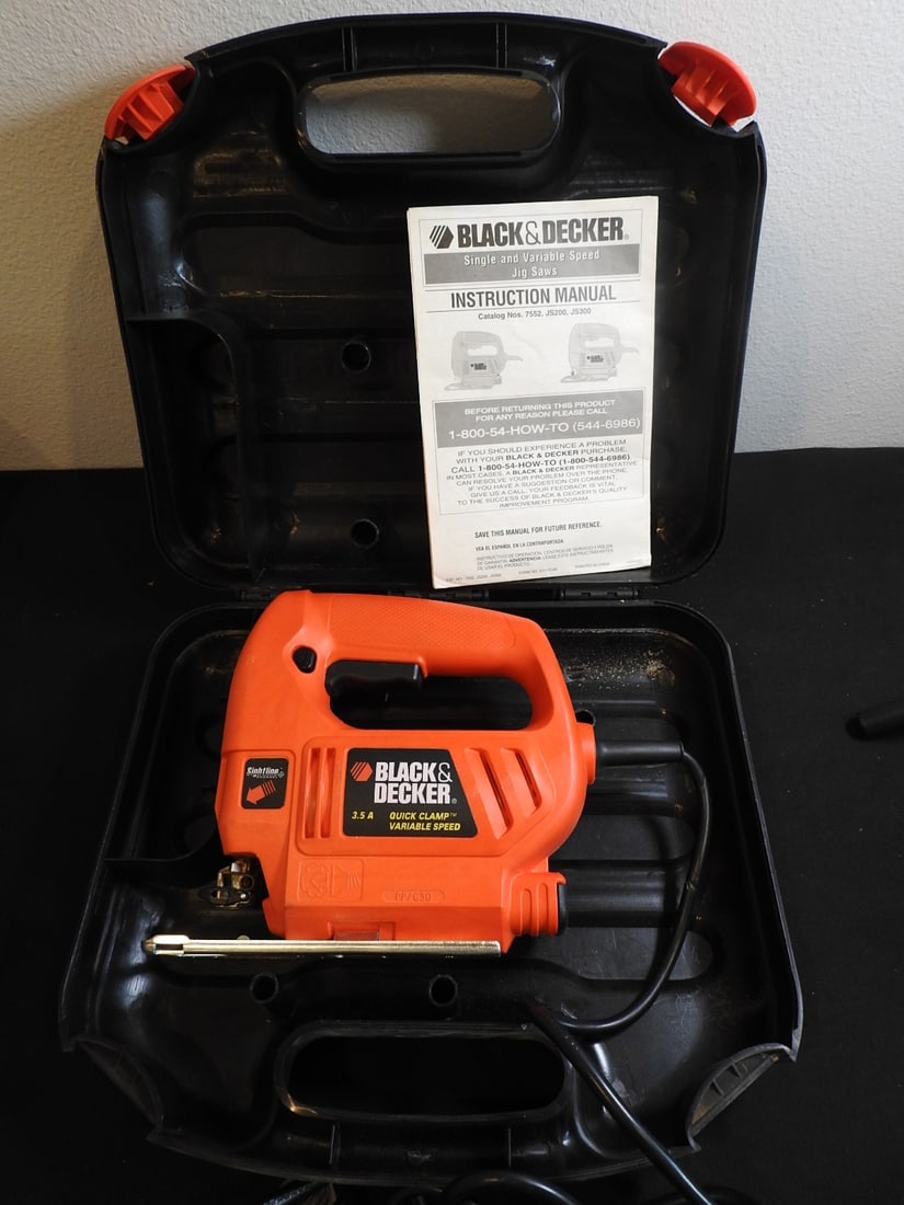 Black & Decker Blade Saw: Black & Decker blade saw, measured as packed. Approx. 13 x 13.5 x 5 in.