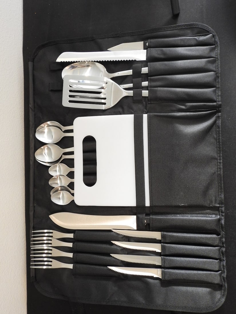 Chefs Planet Knife Set: Chefs Planet knife set in roll case, measured as packed. Approx. 3 x 9 x 17 in.
