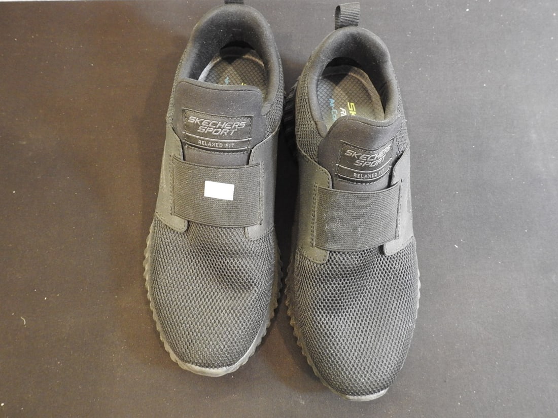 Skechers Relaxed Fit Memory Foam Shoes Size 8.5: Skechers Relaxed Fit memory foam shoes, size 8.5, measured as packed. Approx. 6 x 12 x 9 in.