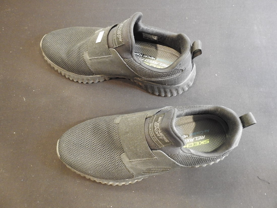 Skechers Relaxed Fit Memory Foam Shoes Size 8.5 - 4