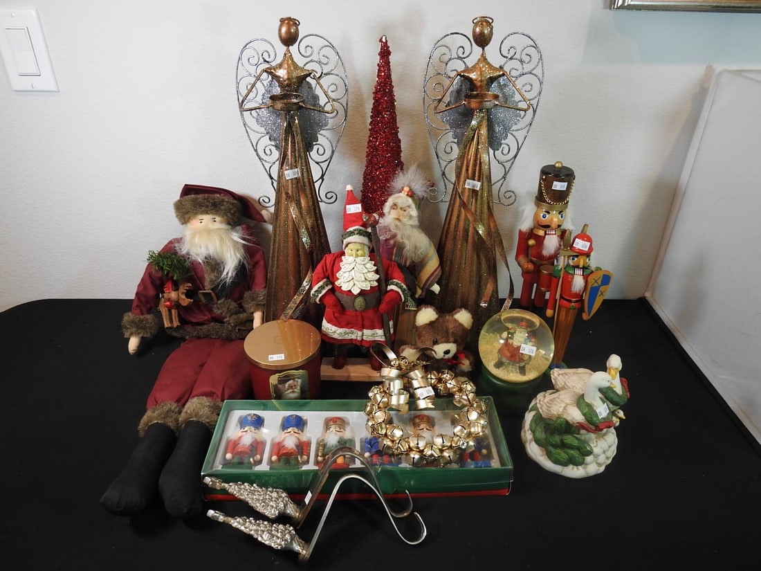 Quality Christmas Decor Lot: Quality lot of Christmas decor including Santa figures and seasonal decorative pieces, measured as packed. Approx. 26 x 17 x 22 in.