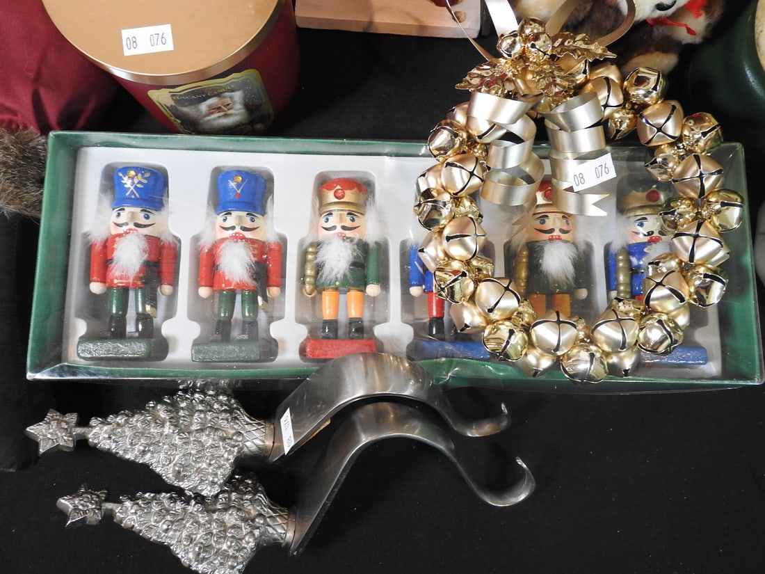 Quality Christmas Decor Lot - 5