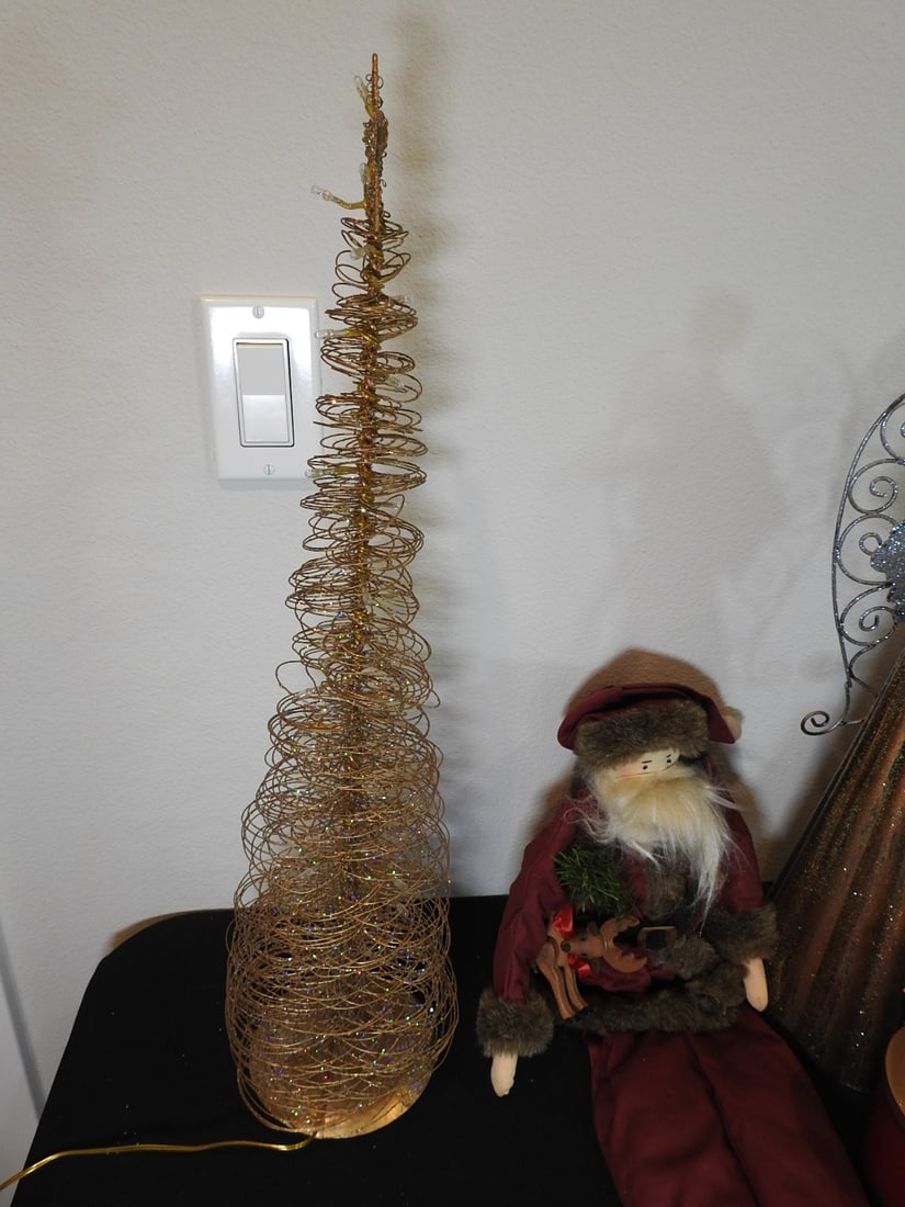 Quality Christmas Decor Lot - 8