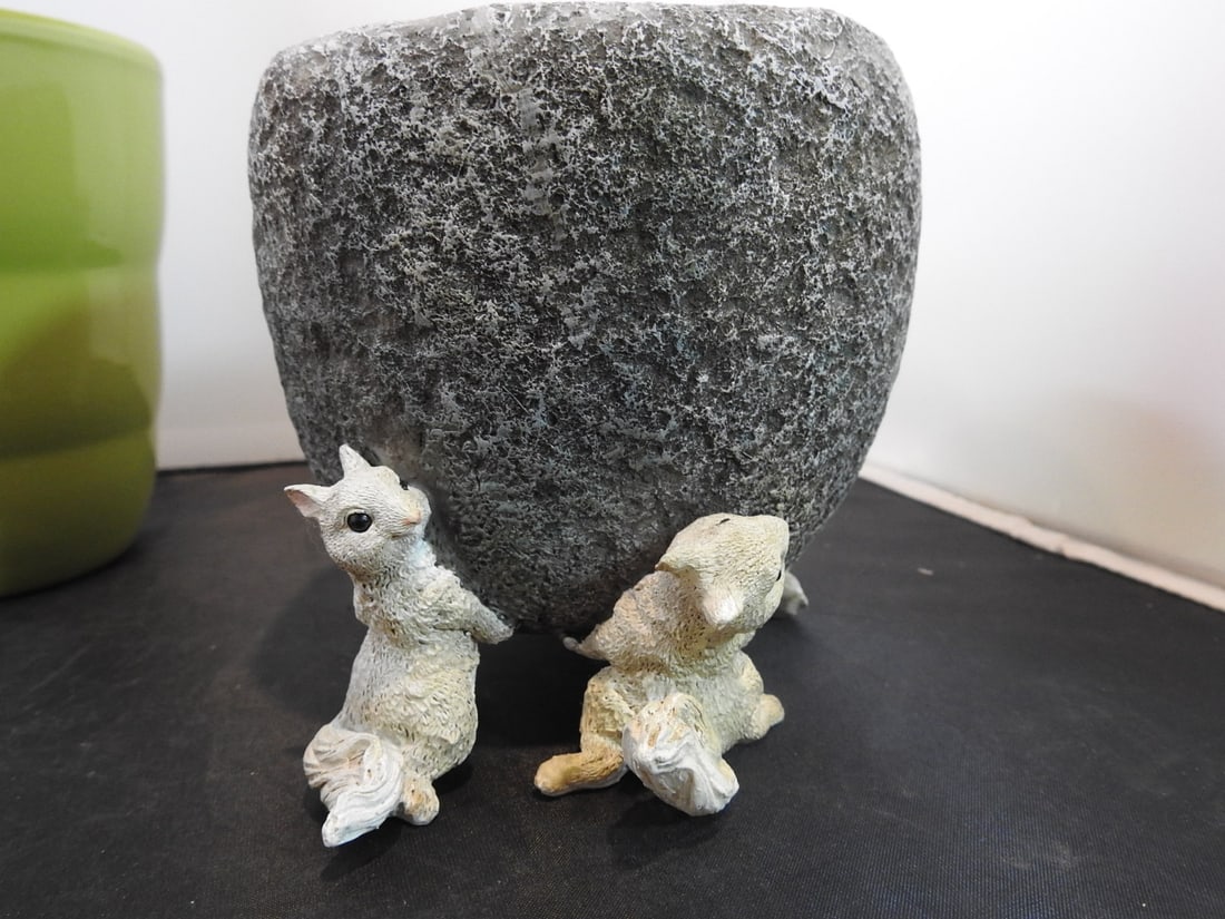 Whimsical Home Decor Collection with Metal Lizard - 10