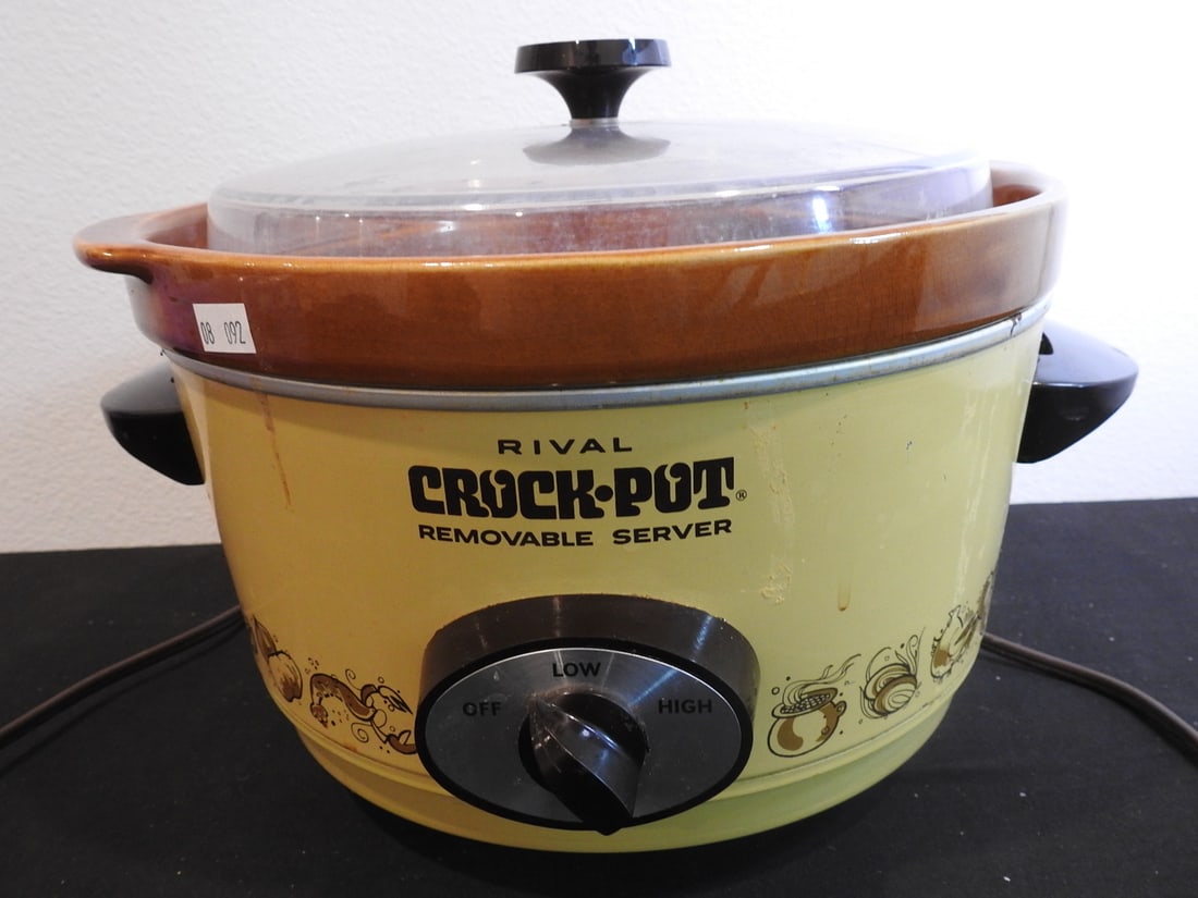 Vintage Rival Crock-Pot with Cracked Lid (1 of 4)