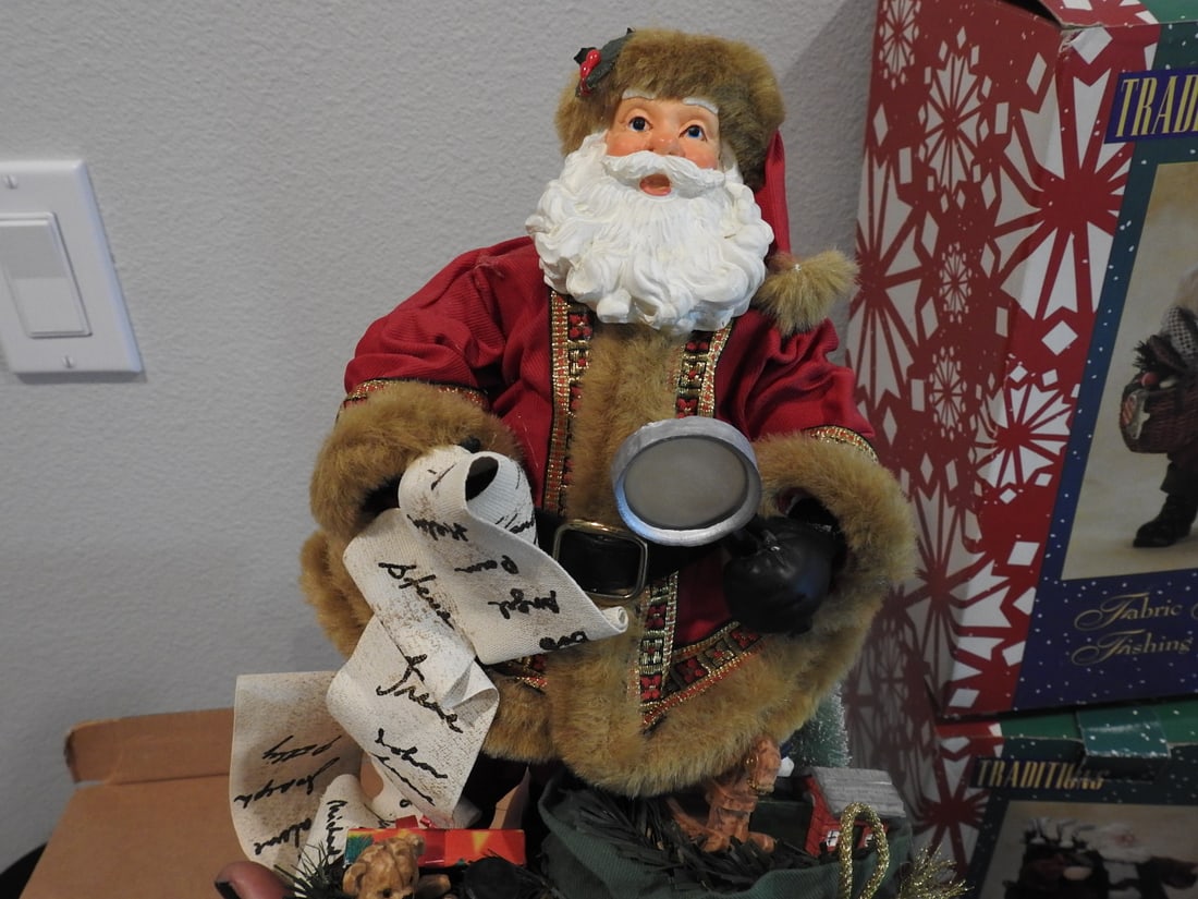 Kirkland and Kurt Adler Santa Figure Collection - 7