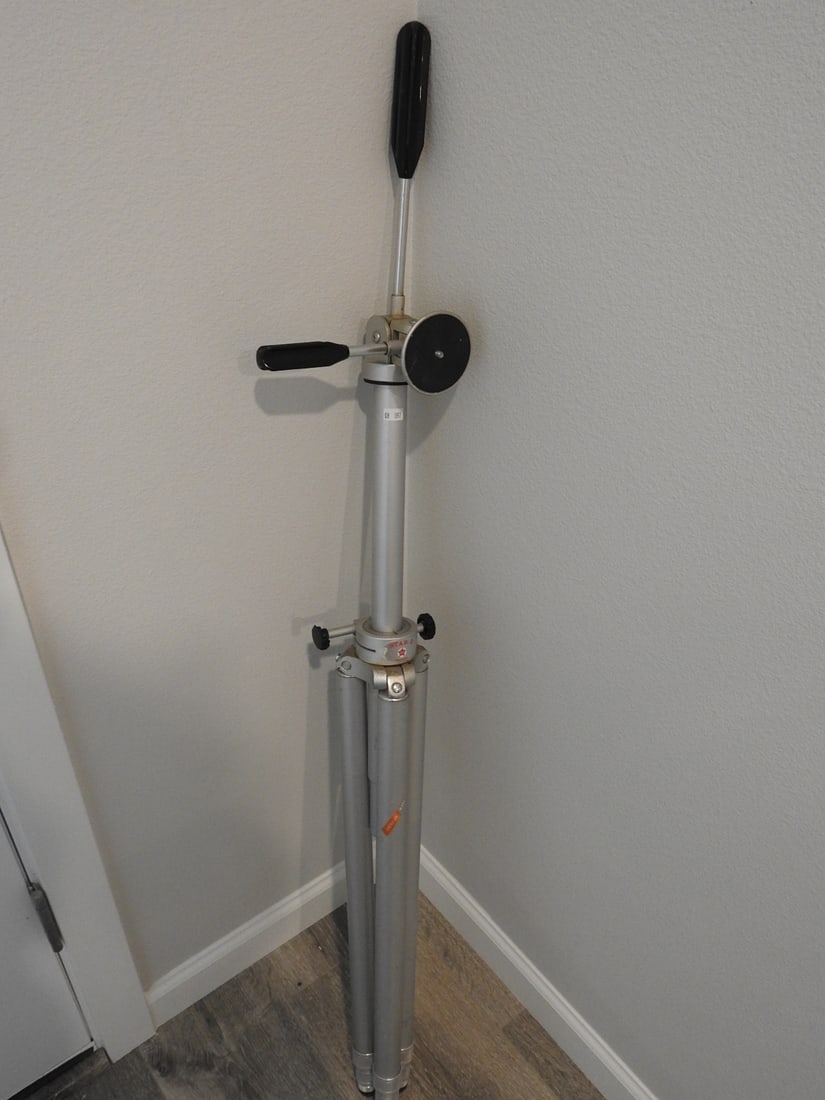 Star-D Large Tripod: Star-D large tripod. Note states one plastic knob is broken but tripod is still functional; see photos. Approx. 50 x 7 x 7 in.