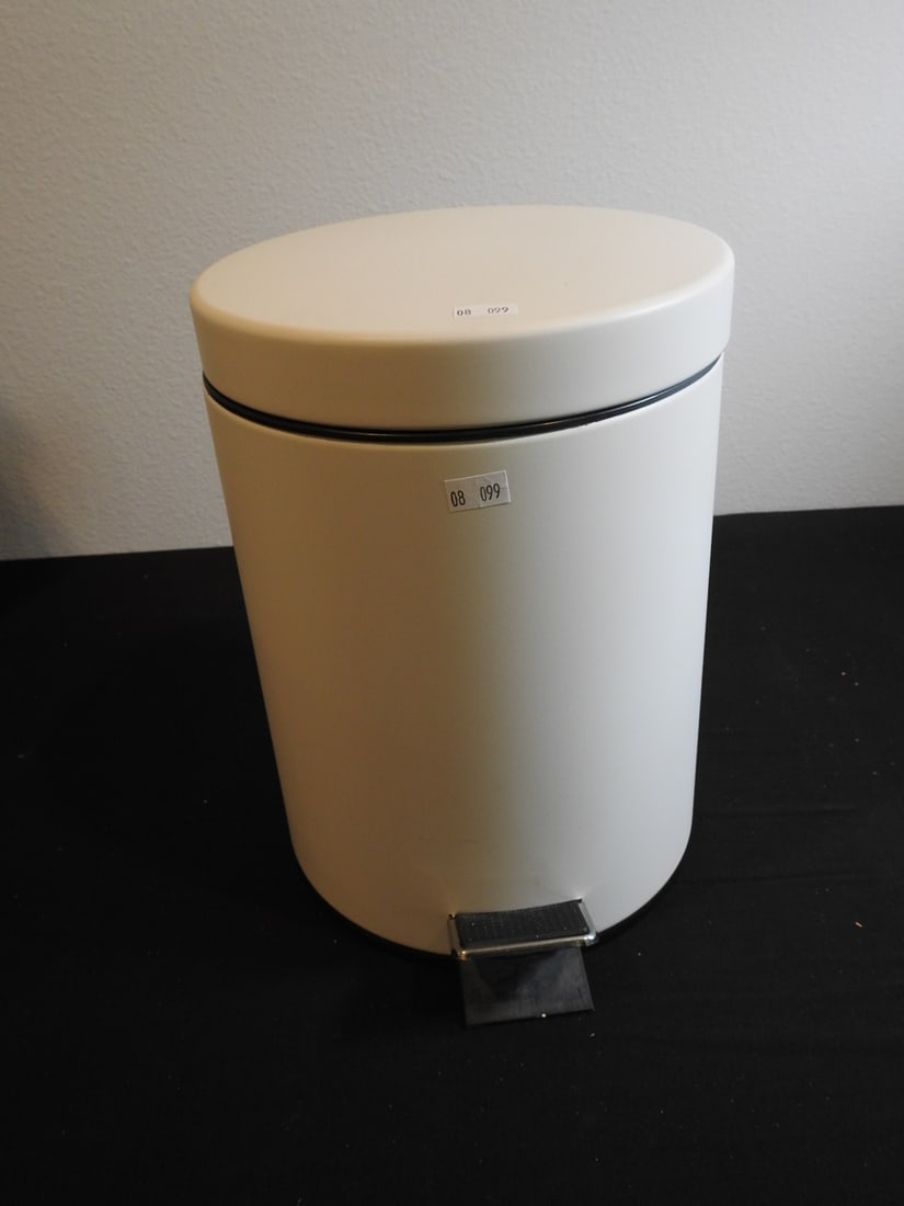 Small Metal Pedal Trash Can (1 of 3)