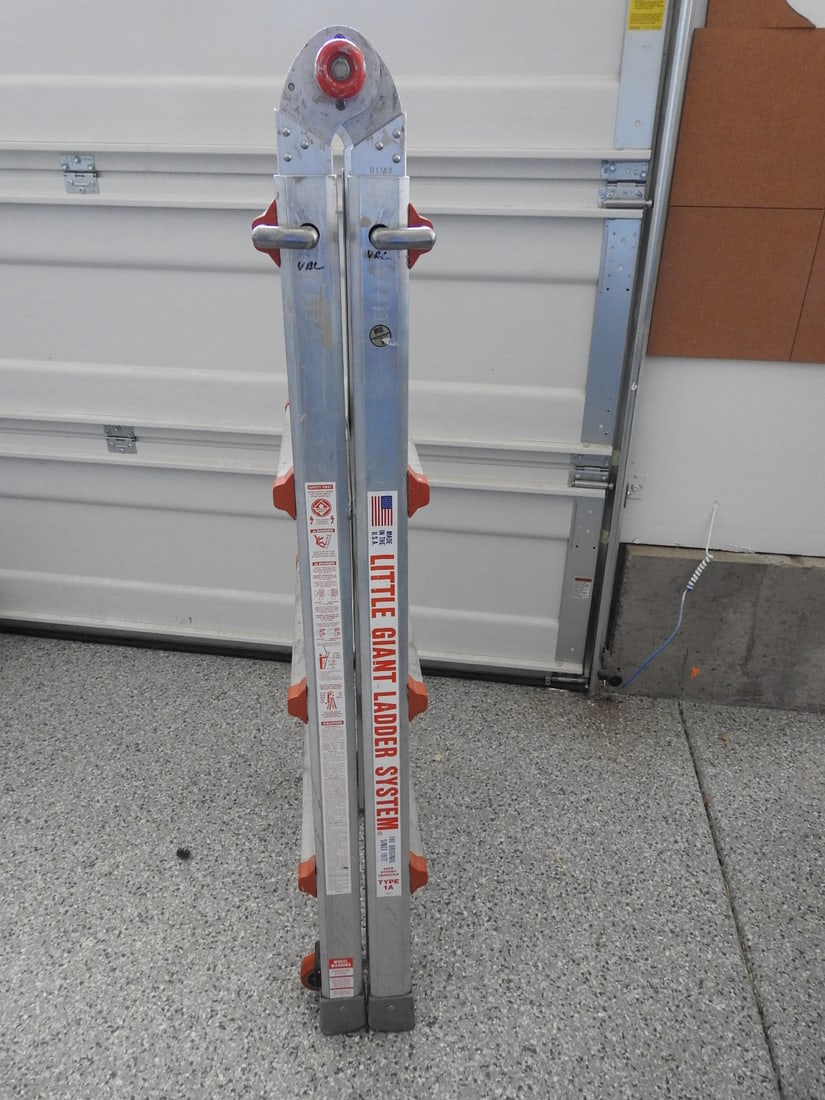 Adjustable Collapsible Ladder - 4
