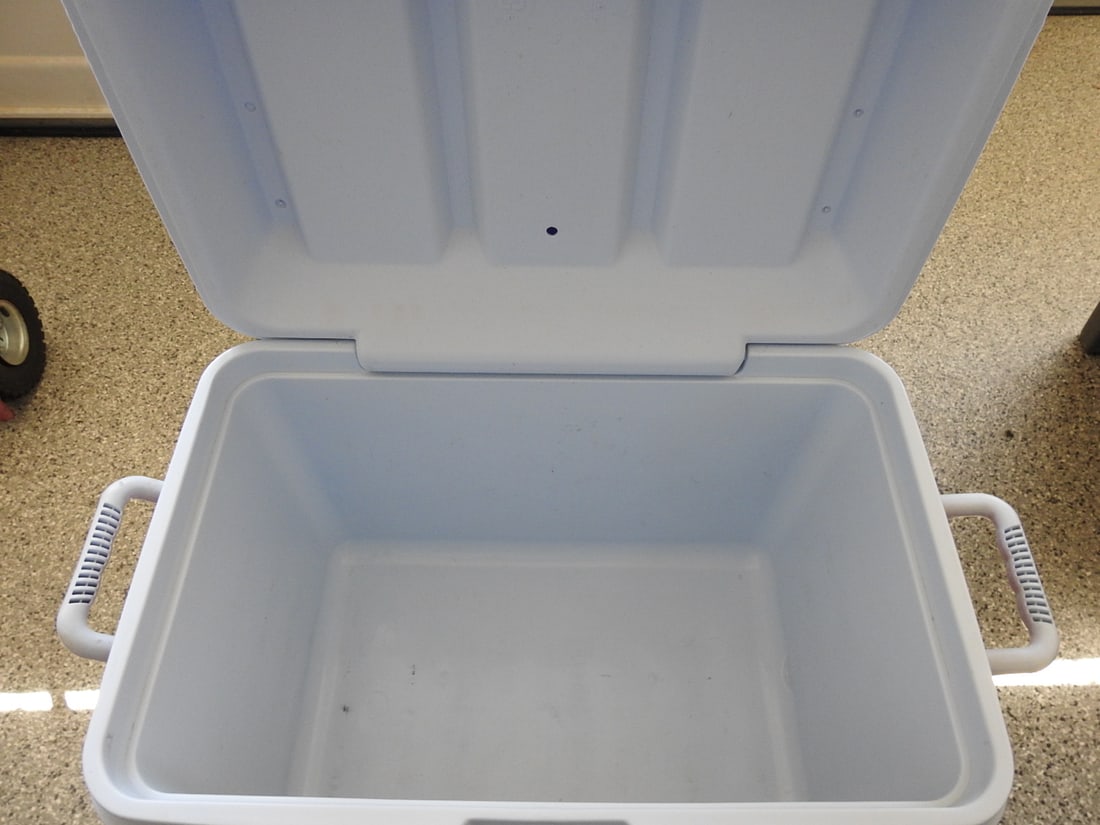 Red and Blue Mobile Coolers - 3