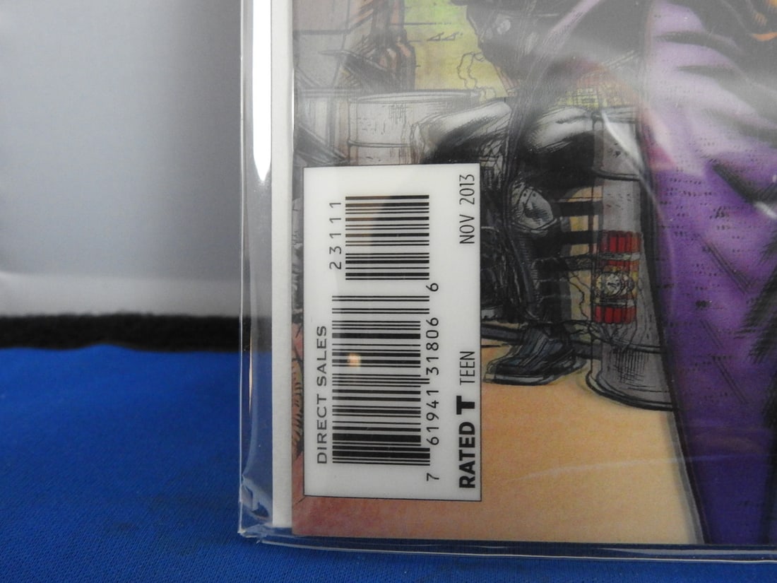 Batman #23.1 Joker #1 - Villains Month 3D Lenticular Cover - 5