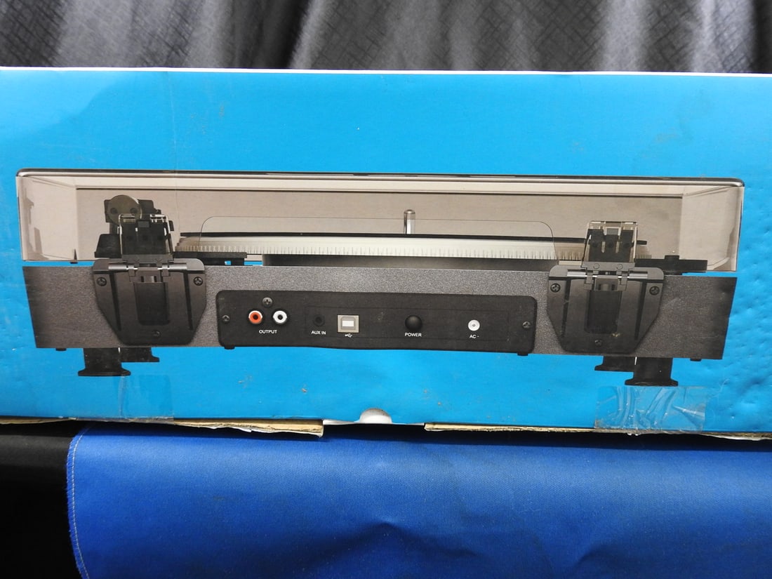 JAM Audio Spun Out Bluetooth Turntable with Dust Cover - Boxed - 6