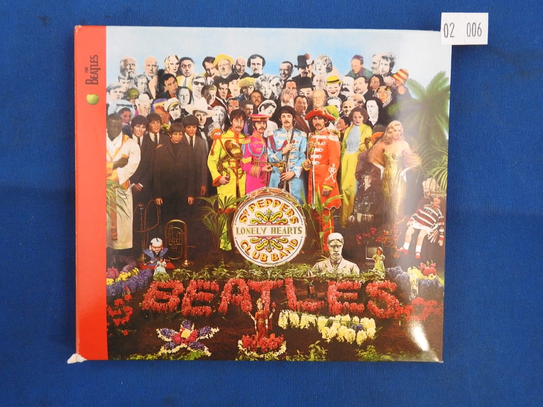 The Beatles Sgt. Pepper's Lonely Hearts Club Band Deluxe CD Box Set: The Beatles Sgt. Pepper's Lonely Hearts Club Band boxed CD presentation with illustrated outer box, booklet/materials and disc, as photographed.