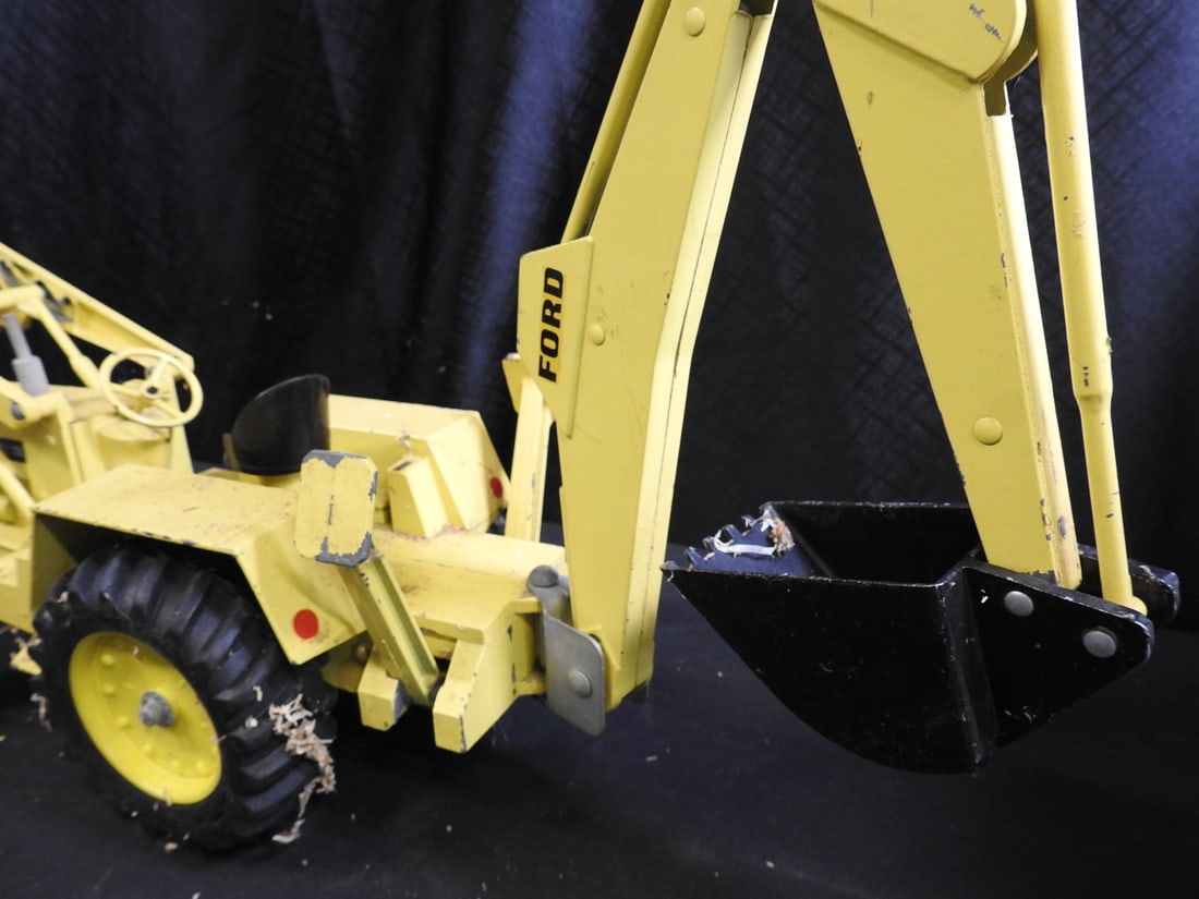 Ford 7500 Backhoe Loader Metal Model - 7