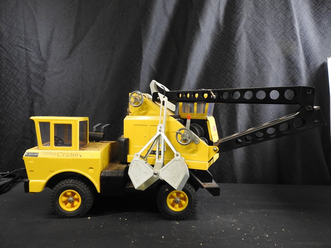 Tonka Mighty Crane Pressed-Steel Model: Yellow Tonka Mighty Crane model with black boom, cable and clamshell bucket. Tonka and Mighty Crane markings are visible.